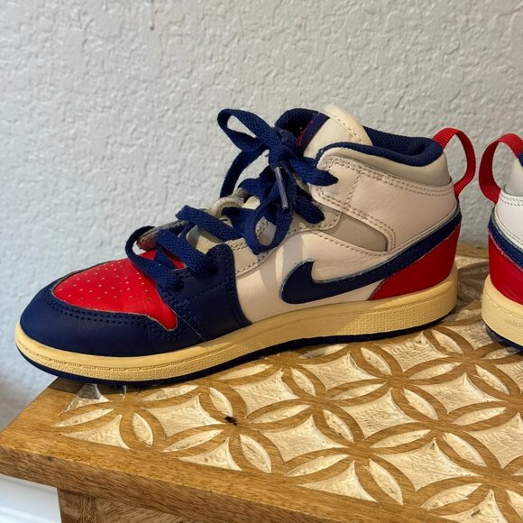 Nike Air Jordan Kids' Grade School Size 1Y Mid Basketball Shoes DQ8424-102 - Picture 4 of 11